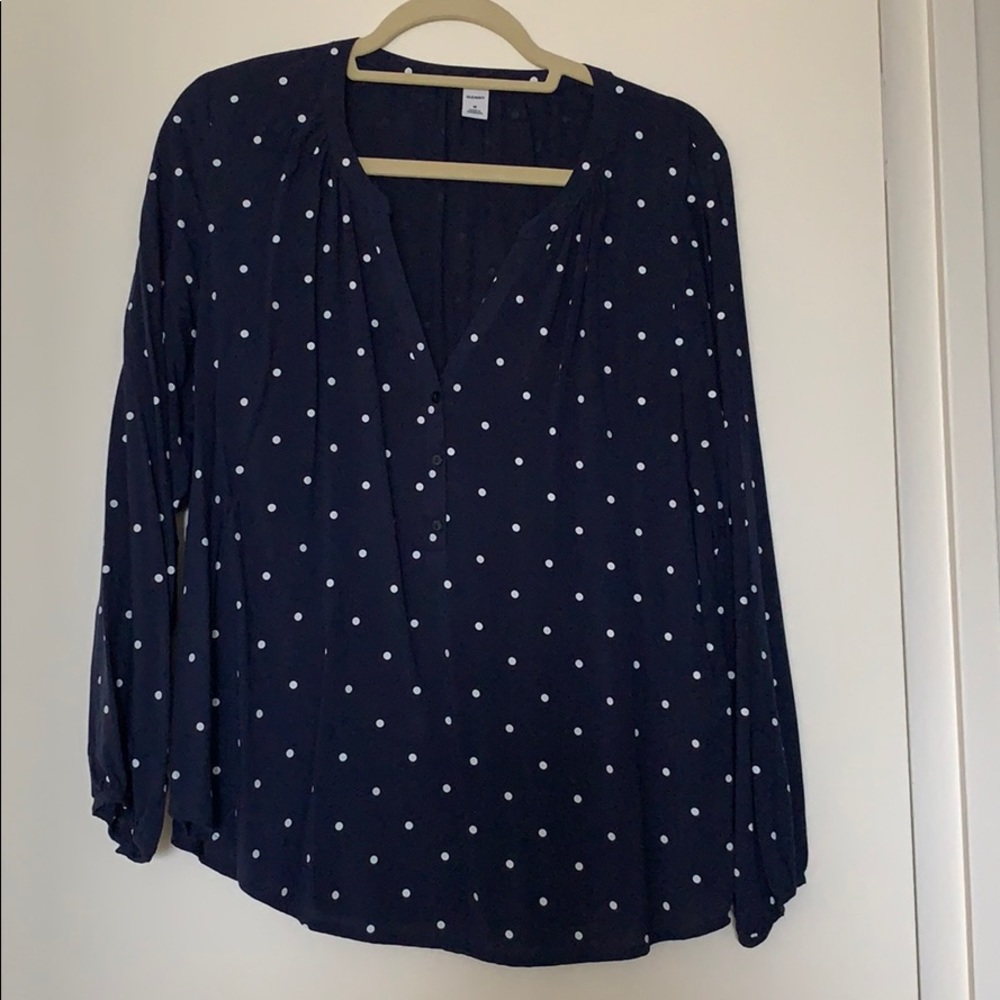 Old Navy polka dot shirt. Size Medium